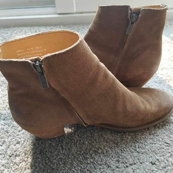 🤍Heeled Chelsea Boot - Picture 1 of 3